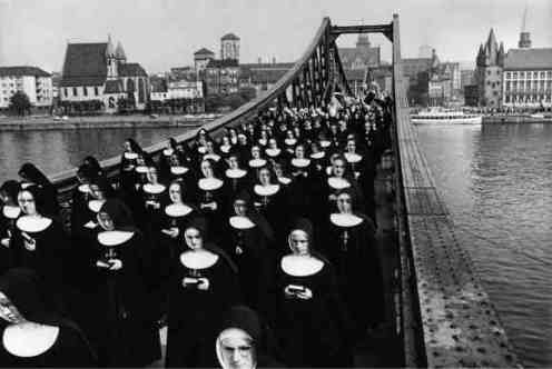 Abisag-Tüllmann-Fronleichnamsprozession-580x388